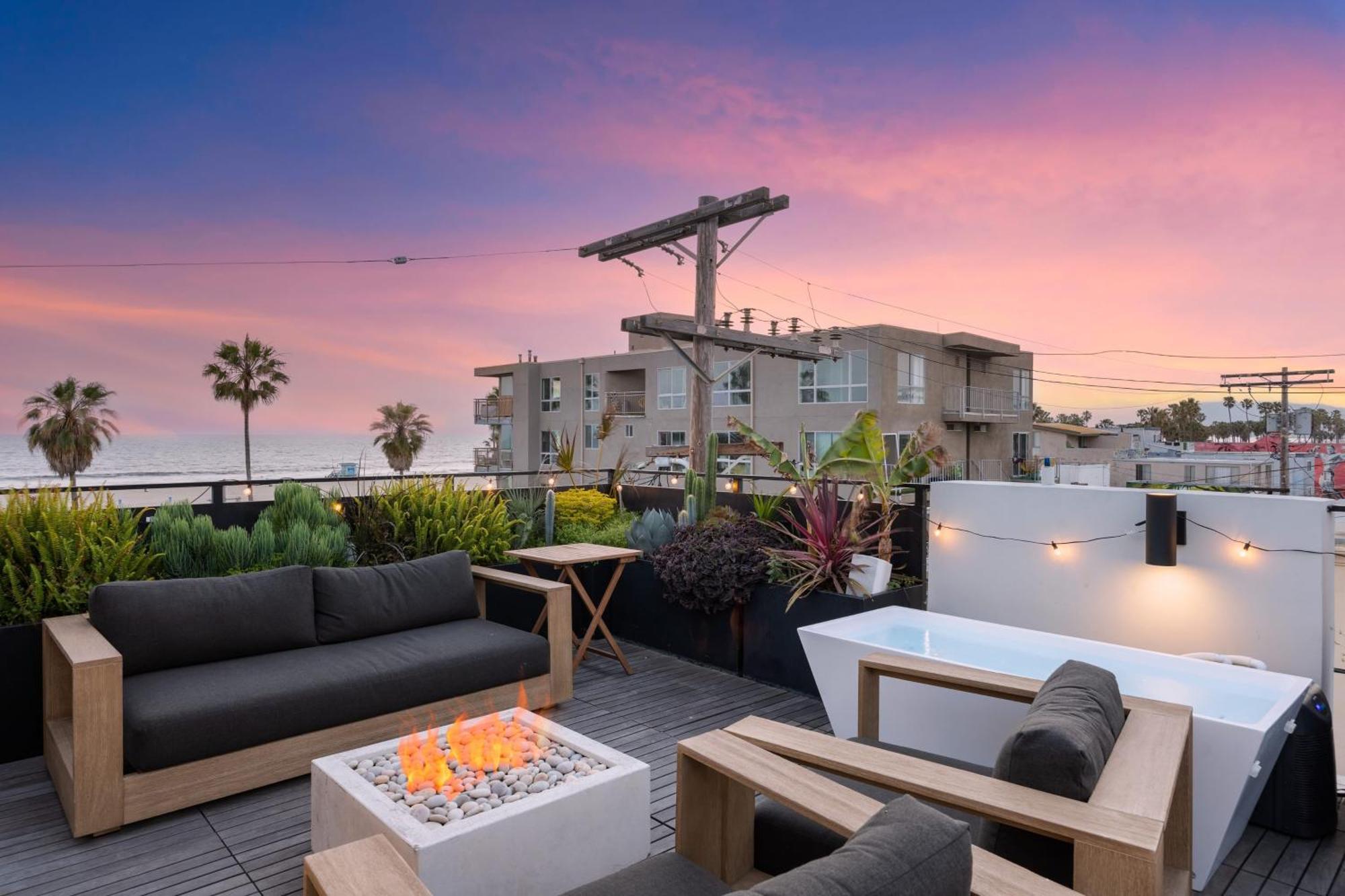 Holiday home Venice View By Avantstay Walk To Venice Rooftop Ice Bath Luxe Design