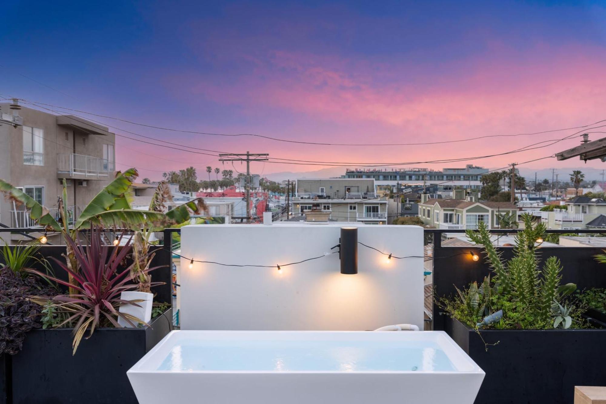 Venice View By Avantstay Walk To Venice Rooftop Ice Bath Luxe Design Holiday home *