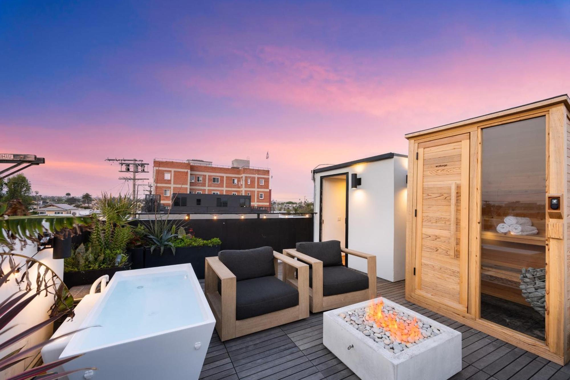 Venice View By Avantstay Walk To Venice Rooftop Ice Bath Luxe Design Los Angeles